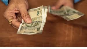 बैंक में कैश जमा करना पड़ा भारी, मोदी सरकार ने बढाया टैक्स, जाने क्या है