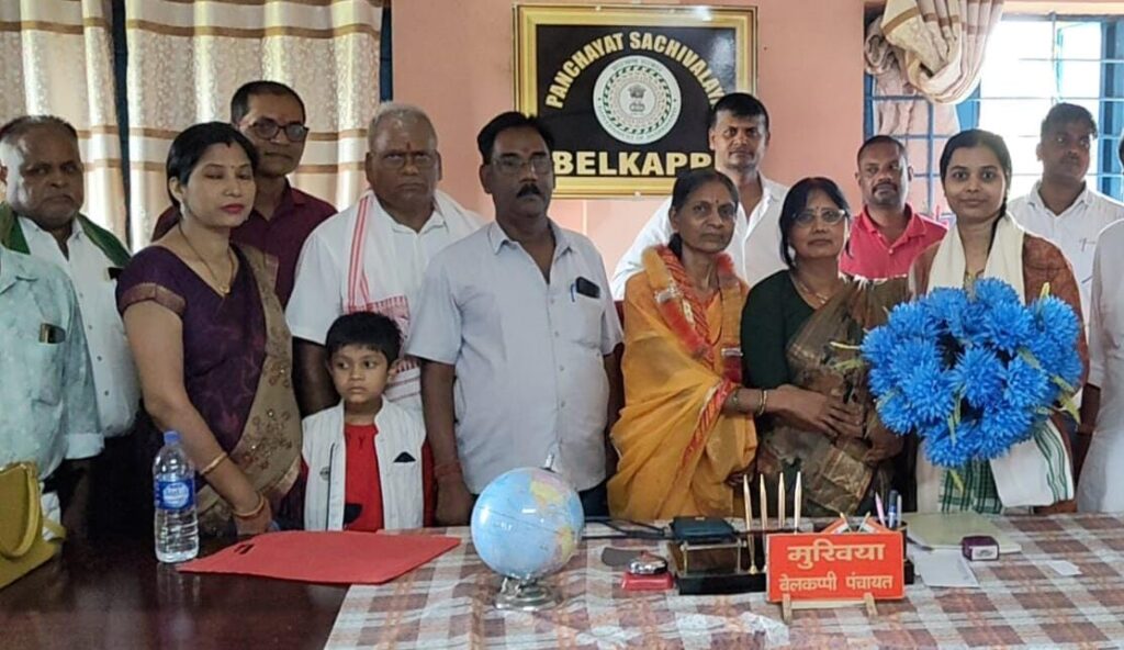 जेपीएससी में 35 वां रैंक लाने वाली अंशिका को मुखिया समेत कई जनप्रतिनिधियों ने किया सम्मानित